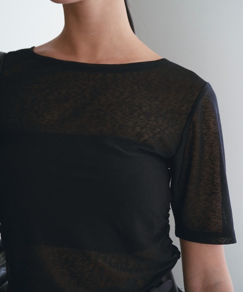 SOEMIN(ソミン)の「Blurred logo side shirring T-shirt/ロゴサイドシャーリングTシャツ(Tシャツ/カットソー・レディース・ホワイト/ブラック・FREE)」の10枚目の写真