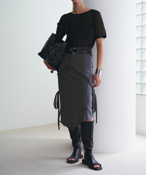 SOEMIN(ソミン)の「Blurred logo side shirring T-shirt/ロゴサイドシャーリングTシャツ(Tシャツ/カットソー・レディース・ホワイト/ブラック・FREE)」の11枚目の写真