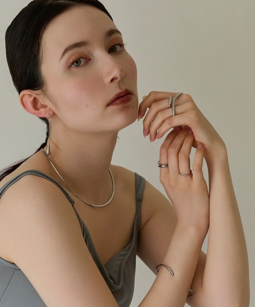Phoebe(フィービィー)の「【金属アレルギー対応】フローメタルダブルフィンガーリング 2連リング/ステンレス(リング・レディース・シルバー/イエローゴールド・FREE)」の22枚目の写真