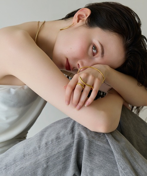 Phoebe(フィービィー)の「【金属アレルギー対応】フローメタルダブルフィンガーリング 2連リング/ステンレス(リング・レディース・シルバー/イエローゴールド・FREE)」の11枚目の写真