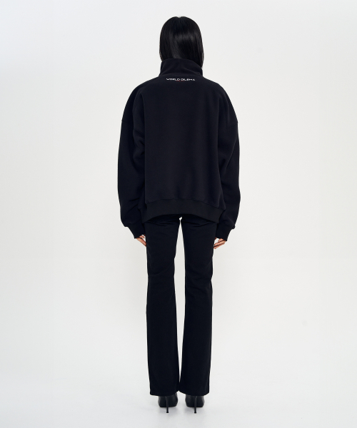 WORLDDILEMA（ワールドジレンマ）の「GENDERFLUID EARL PRINTING HIGH NECK FLEECE SWEATSHIRTS (BLACK)（スウェット・レディース・ブラック・FREE）」の4枚目の写真