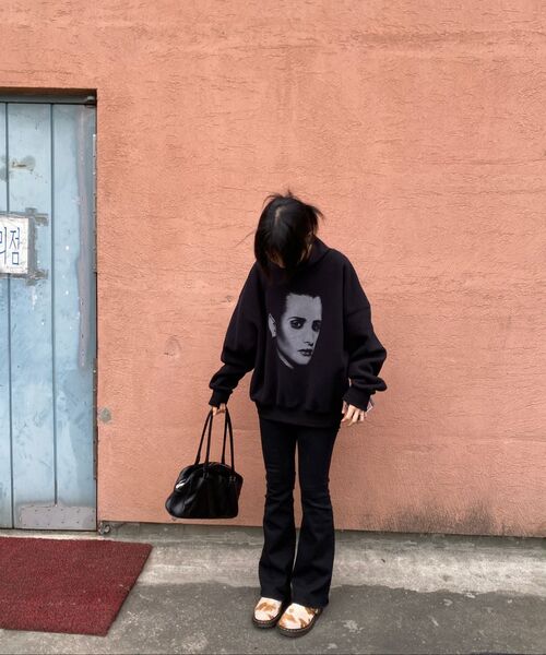 WORLDDILEMA（ワールドジレンマ）の「GENDERFLUID EARL PRINTING HIGH NECK FLEECE SWEATSHIRTS (BLACK)（スウェット・レディース・ブラック・FREE）」の6枚目の写真