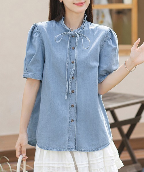 ONEP STAR(ワンピスター)の「フリルネックデニムブラウス(シャツ/ブラウス・レディース・ライトブルー・X-LARGE/LARGE/MEDIUM)」の3枚目の写真