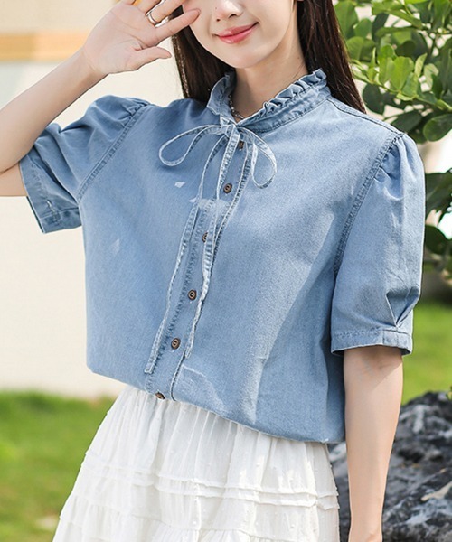 ONEP STAR(ワンピスター)の「フリルネックデニムブラウス(シャツ/ブラウス・レディース・ライトブルー・X-LARGE/LARGE/MEDIUM)」の4枚目の写真