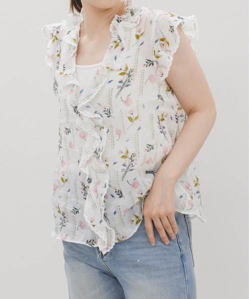 MISCH MASCH(ミッシュマッシュ)の「2026春夏新作 フラワーフリルノースリーブブラウス(シャツ/ブラウス・レディース・ホワイト・フリ-)」の3枚目の写真
