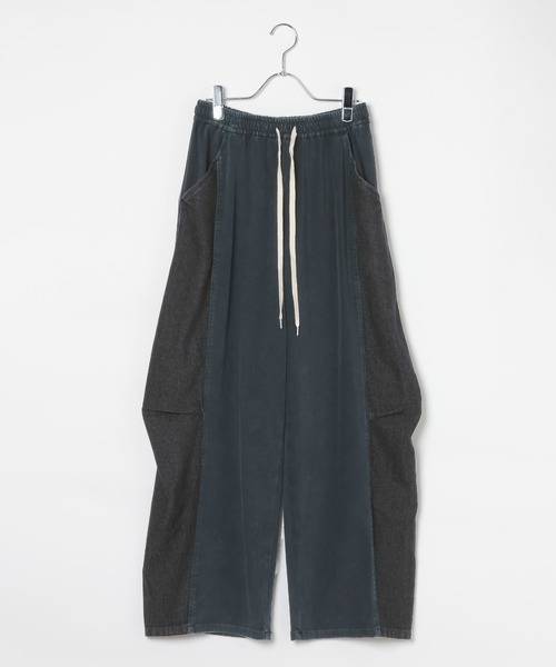 LEPSIM(レプシィム)の「デニムドッキングパンツ 1023674(デニムパンツ・レディース・インディゴブルー/ブラック・FREE)」の2枚目の写真