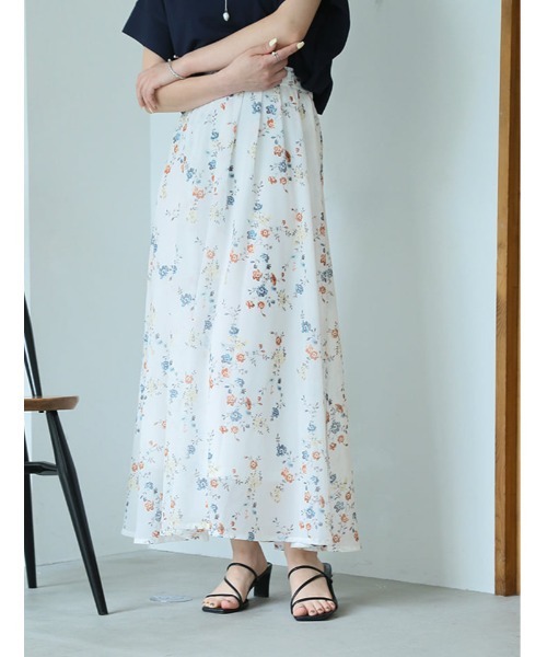 fifth（フィフス）の「【kanaセレクト】フラワープリントシフォンスカート（スカート・レディース・ホワイト/ネイビー・M/XS）」の5枚目の写真