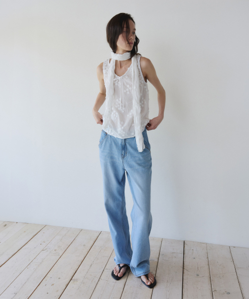 YEARNING（イヤニング）の「FLORAL EMBROIDERED LACE SLEEVELESS, WHITE（シャツ/ブラウス・レディース・その他・FREE）」の2枚目の写真