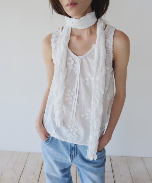 YEARNING（イヤニング）の「FLORAL EMBROIDERED LACE SLEEVELESS, WHITE（シャツ/ブラウス・レディース・その他・FREE）」の4枚目の写真