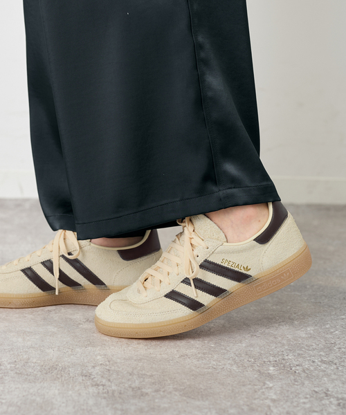 adidas(アディダス)の「adidas/アディダス HANDBALL SPEZIAL W KK0932(スニーカー・レディース・ベージュ系その他・22.5cm/23cm/23.5cm/24cm/24.5cm)」の5枚目の写真