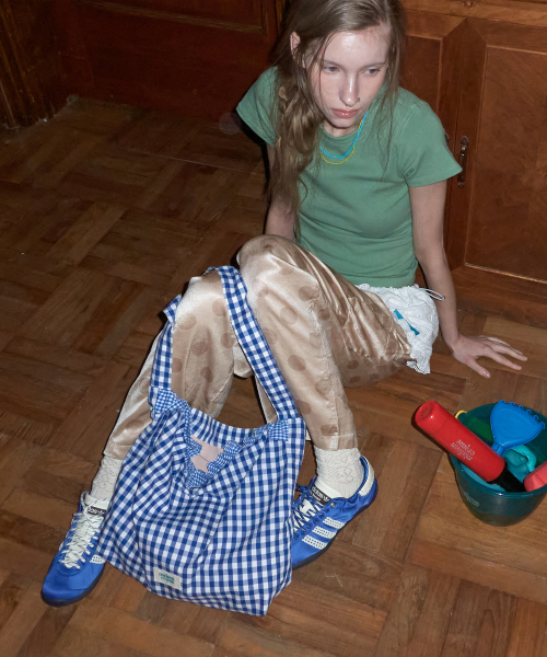 MAISON CREME(メゾンクレム)の「Check frill reversible bag _ Gingham blue(メッセンジャーバッグ・レディース・その他・FREE)」の2枚目の写真