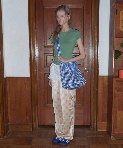 MAISON CREME(メゾンクレム)の「Check frill reversible bag _ Gingham blue(メッセンジャーバッグ・レディース・その他・FREE)」の4枚目の写真