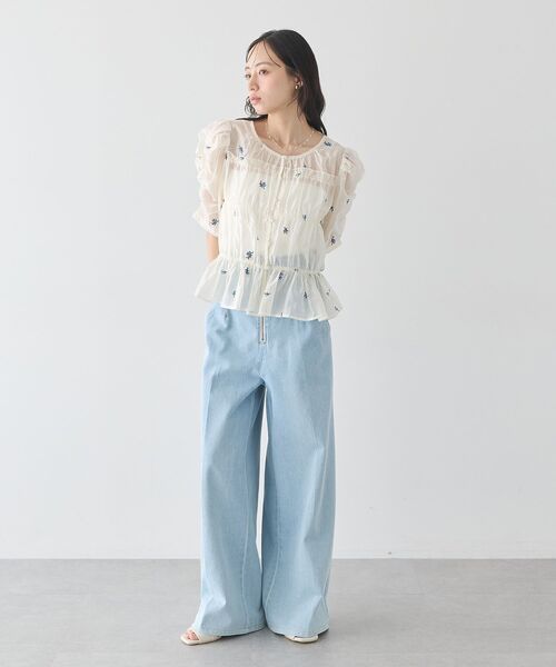 earth music&ecology(アースミュージックアンドエコロジー)の「【前後2WAY】フラワー刺繍シャーリングブラウス(シャツ/ブラウス・レディース・オフホワイト/ブラック・FREE)」の14枚目の写真