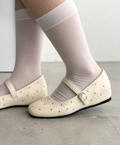CLEA(クレア)の「スタッズ付きメリージェーンパンプス(バレエシューズ・レディース・ブラック/シルバー/レッド/アイボリー・23.5cm/24.5cm)」の10枚目の写真