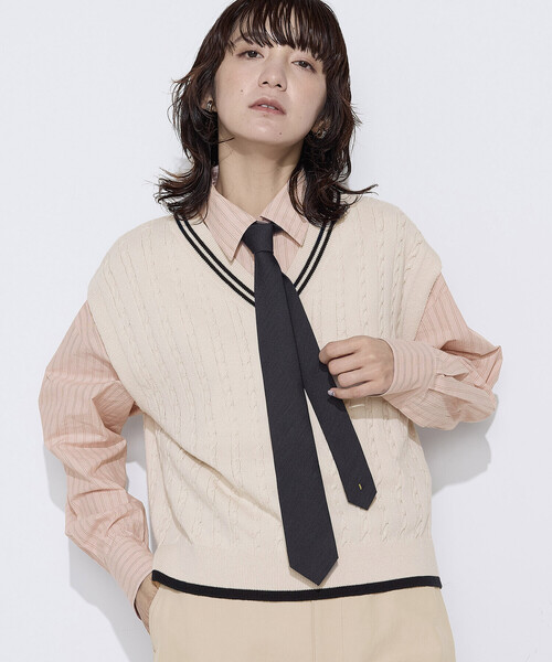 COMME CA Wardrobe(コムサワードローブ)の「〔 +サイズ 〕 ケーブル編 ニットベスト(ニット/セーター・レディース・アイボリー/ネイビー・15号)」の7枚目の写真