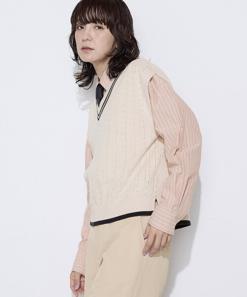 COMME CA Wardrobe(コムサワードローブ)の「〔 +サイズ 〕 ケーブル編 ニットベスト(ニット/セーター・レディース・アイボリー/ネイビー・15号)」の8枚目の写真
