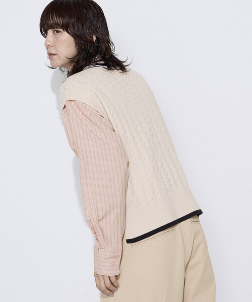 COMME CA Wardrobe(コムサワードローブ)の「〔 +サイズ 〕 ケーブル編 ニットベスト(ニット/セーター・レディース・アイボリー/ネイビー・15号)」の9枚目の写真