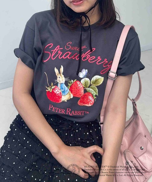 AS KNOW AS plus(アズノゥアズプラス)の「〇ピーターラビット アソート半袖Tシャツ 【ピーターラビット/PETER RABBIT】(Tシャツ/カットソー・レディース・ブルーグレー/オフホワイト/ダークグリーン/スミクロ・FREE)」の2枚目の写真
