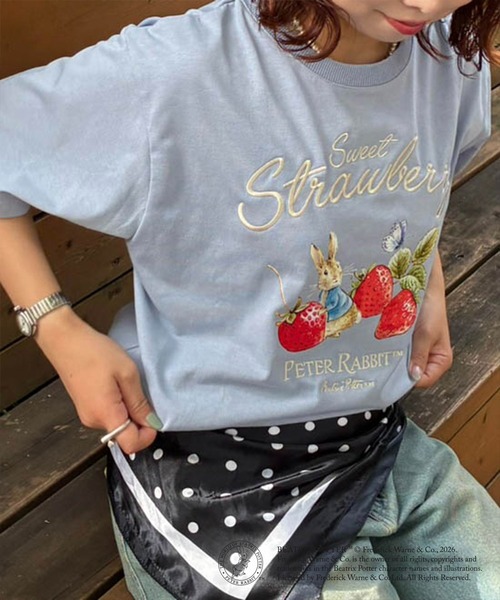 AS KNOW AS plus(アズノゥアズプラス)の「〇ピーターラビット アソート半袖Tシャツ 【ピーターラビット/PETER RABBIT】(Tシャツ/カットソー・レディース・ブルーグレー/オフホワイト/ダークグリーン/スミクロ・FREE)」の3枚目の写真