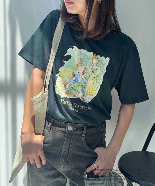 AS KNOW AS plus(アズノゥアズプラス)の「〇ピーターラビット アソート半袖Tシャツ 【ピーターラビット/PETER RABBIT】(Tシャツ/カットソー・レディース・ブルーグレー/オフホワイト/ダークグリーン/スミクロ・FREE)」の13枚目の写真