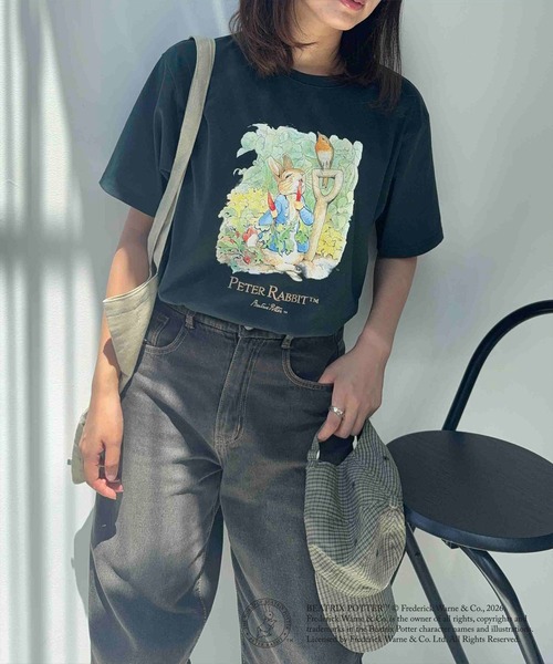 AS KNOW AS plus(アズノゥアズプラス)の「〇ピーターラビット アソート半袖Tシャツ 【ピーターラビット/PETER RABBIT】(Tシャツ/カットソー・レディース・ブルーグレー/オフホワイト/ダークグリーン/スミクロ・FREE)」の16枚目の写真