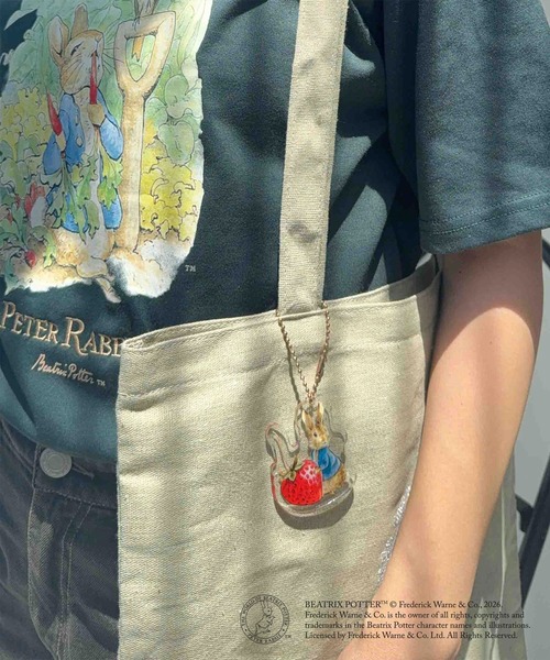 AS KNOW AS plus(アズノゥアズプラス)の「〇ピーターラビット アソート半袖Tシャツ 【ピーターラビット/PETER RABBIT】(Tシャツ/カットソー・レディース・ブルーグレー/オフホワイト/ダークグリーン/スミクロ・FREE)」の18枚目の写真