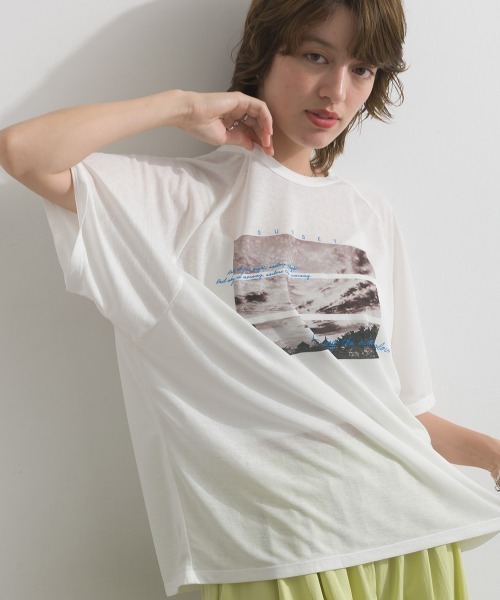 le colis(ルコリ)の「シアースラブ 転写プリント ラグランTシャツ 半袖(Tシャツ/カットソー・レディース・オフホワイト/ライトグリーン/ブラック・FREE)」の2枚目の写真