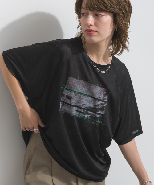 le colis(ルコリ)の「シアースラブ 転写プリント ラグランTシャツ 半袖(Tシャツ/カットソー・レディース・オフホワイト/ライトグリーン/ブラック・FREE)」の1枚目の写真