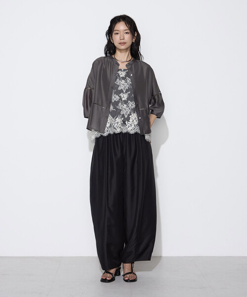 K.T KIYOKO TAKASE(キヨコタカセ)の「ライトシルクウール ランタンスリーブシャツ(シャツ/ブラウス・レディース・チャコール・9号)」の2枚目の写真