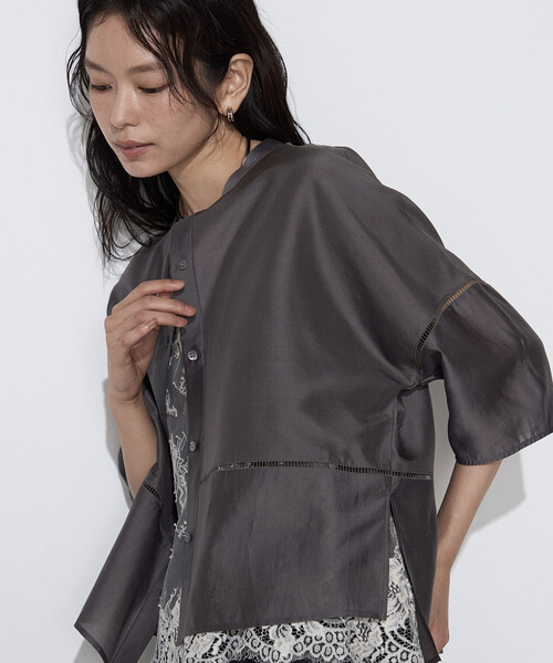 K.T KIYOKO TAKASE(キヨコタカセ)の「ライトシルクウール ランタンスリーブシャツ(シャツ/ブラウス・レディース・チャコール・9号)」の8枚目の写真