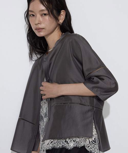 K.T KIYOKO TAKASE(キヨコタカセ)の「ライトシルクウール ランタンスリーブシャツ(シャツ/ブラウス・レディース・チャコール・9号)」の9枚目の写真