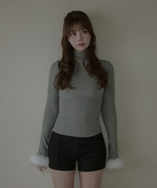 M DOLLY(エムドリー)の「Fur cuff bonnie tops / ファーカフボニートップス(Tシャツ/カットソー・レディース・ブラウン/ホワイト/グレー/ブラック・FREE)」の3枚目の写真