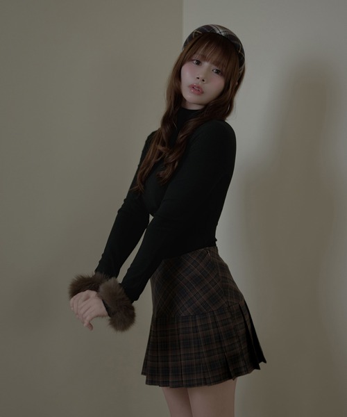 M DOLLY(エムドリー)の「Fur cuff bonnie tops / ファーカフボニートップス(Tシャツ/カットソー・レディース・ブラウン/ホワイト/グレー/ブラック・FREE)」の12枚目の写真
