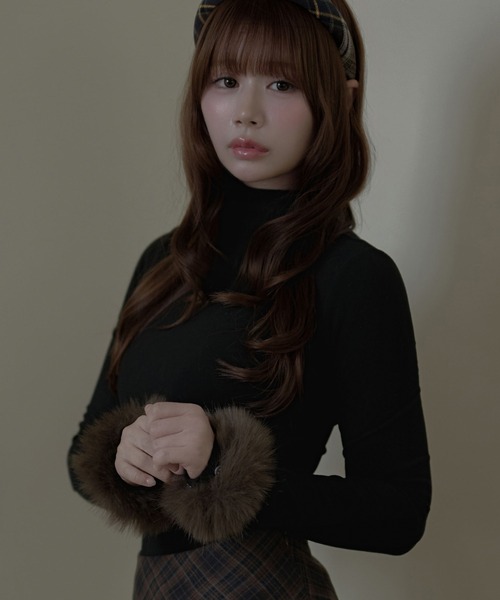 M DOLLY(エムドリー)の「Fur cuff bonnie tops / ファーカフボニートップス(Tシャツ/カットソー・レディース・ブラウン/ホワイト/グレー/ブラック・FREE)」の13枚目の写真