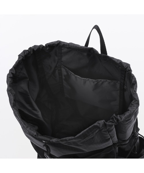無印良品(ムジルシリョウヒン)の「撥水 リップストップ リュックサック(バックパック/リュック・レディース・ブラック・FREE)」の3枚目の写真