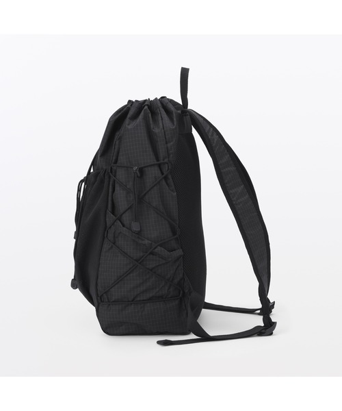 無印良品(ムジルシリョウヒン)の「撥水 リップストップ リュックサック(バックパック/リュック・レディース・ブラック・FREE)」の4枚目の写真