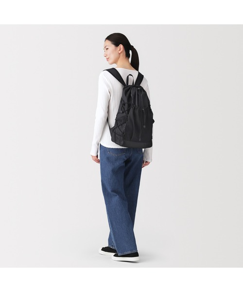 無印良品(ムジルシリョウヒン)の「撥水 リップストップ リュックサック(バックパック/リュック・レディース・ブラック・FREE)」の6枚目の写真