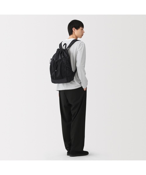 無印良品(ムジルシリョウヒン)の「撥水 リップストップ リュックサック(バックパック/リュック・レディース・ブラック・FREE)」の7枚目の写真