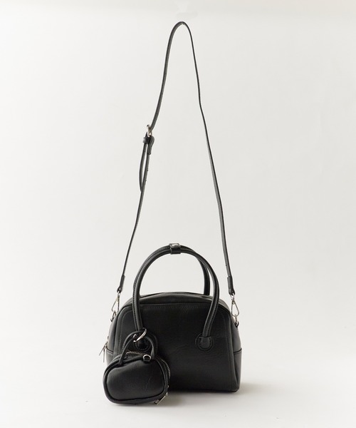 AO2(アオズ)の「Compact Size with Mini Pouch Faux Leather 2-Way Handbag / コンパクトサイズ ミニポーチ付き フェイクレザー2WAY ハンドバッグ 2026年 夏 夏服(ハンドバッグ・レディース・ブラック・FREE)」の7枚目の写真
