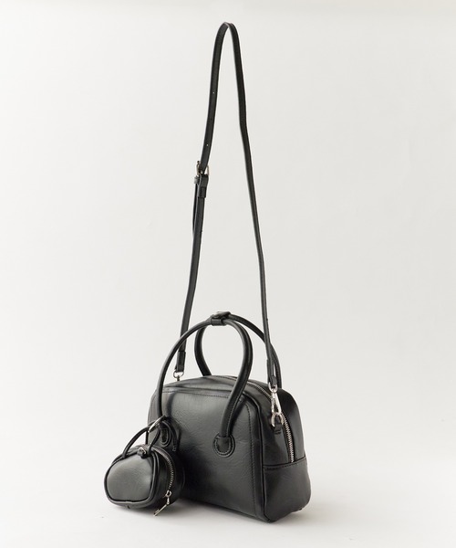 AO2(アオズ)の「Compact Size with Mini Pouch Faux Leather 2-Way Handbag / コンパクトサイズ ミニポーチ付き フェイクレザー2WAY ハンドバッグ 2026年 夏 夏服(ハンドバッグ・レディース・ブラック・FREE)」の6枚目の写真
