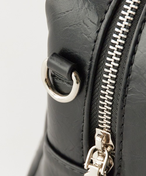 AO2(アオズ)の「Compact Size with Mini Pouch Faux Leather 2-Way Handbag / コンパクトサイズ ミニポーチ付き フェイクレザー2WAY ハンドバッグ 2026年 夏 夏服(ハンドバッグ・レディース・ブラック・FREE)」の19枚目の写真