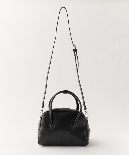 AO2(アオズ)の「Compact Size with Mini Pouch Faux Leather 2-Way Handbag / コンパクトサイズ ミニポーチ付き フェイクレザー2WAY ハンドバッグ 2026年 夏 夏服(ハンドバッグ・レディース・ブラック・FREE)」の4枚目の写真