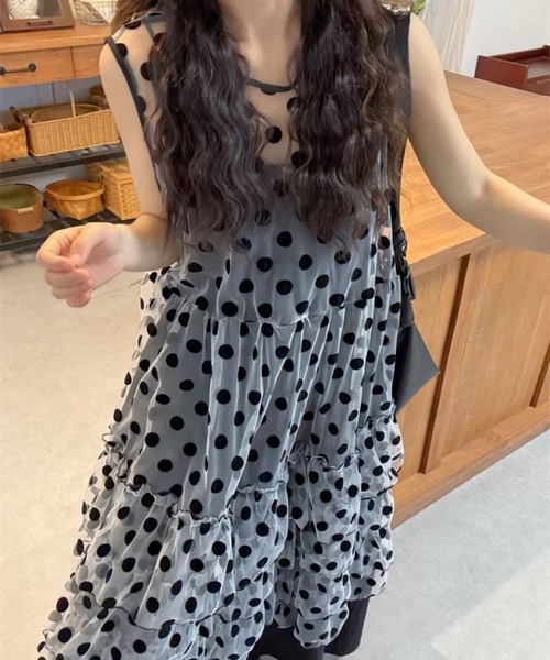 tunee(チュニー)の「【TUNE】ドット柄ティアードワンピース(ワンピース・レディース・ブラック・FREE)」の8枚目の写真