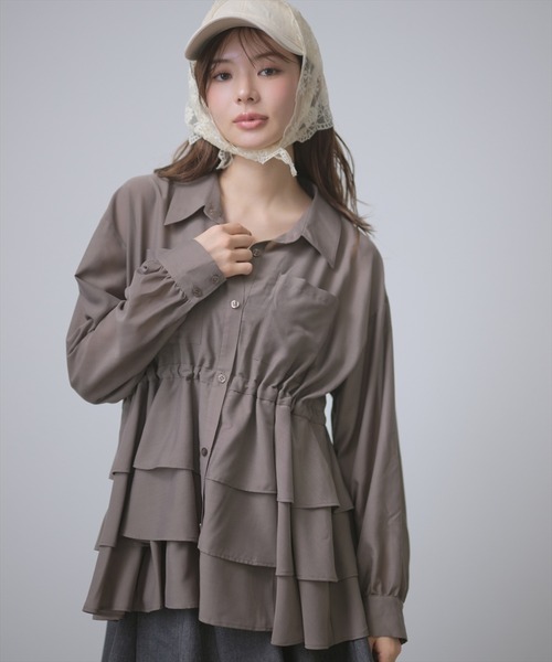 AND COUTURE（アンドクチュール）の「ウエストドロストペプラムシャツ（シャツ/ブラウス・レディース・ブラック/ベージュ/モカ・FREE）」の3枚目の写真