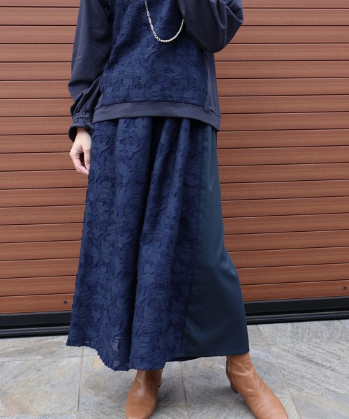etre relie(エトレリー)の「カットジャカード切替フレアパンツ(その他パンツ・レディース・ネイビー・MEDIUM)」の2枚目の写真