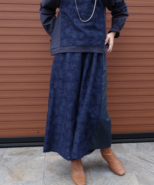 etre relie(エトレリー)の「カットジャカード切替フレアパンツ(その他パンツ・レディース・ネイビー・MEDIUM)」の4枚目の写真