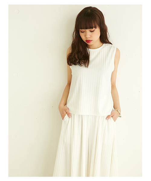 SLY（スライ）の「CUT RIB TOPS-S（Tシャツ/カットソー・レディース・ベージュ/ホワイト/ブラック/ライトブルー/ライトピンク・FREE）」の2枚目の写真