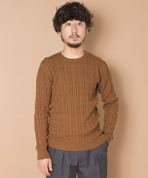 URBAN RESEARCH(アーバンリサーチ)の「UR ストレッチケーブルC/Nニット(ニット/セーター・メンズ・キャメル/ブルー系その他/オリーブ/ブルー・MEDIUM/LARGE)」の4枚目の写真