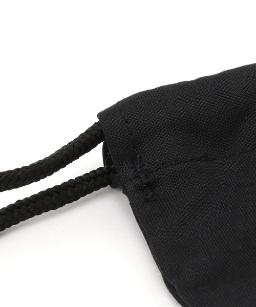 adidas（アディダス）の「オリジナルス ナップサック [GYMSACK TRICOT]（ショルダーバッグ・メンズ・ブラック/レッド・FREE）」の4枚目の写真