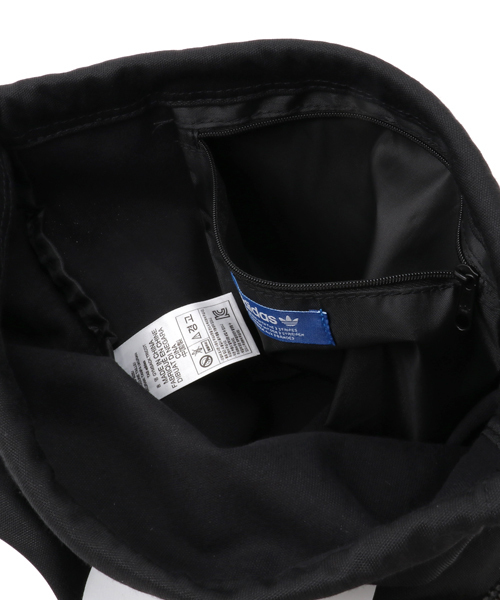adidas（アディダス）の「オリジナルス ナップサック [GYMSACK TRICOT]（ショルダーバッグ・メンズ・ブラック/レッド・FREE）」の6枚目の写真